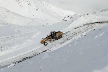 Bu yollarda buzlaşma var - Siyahı