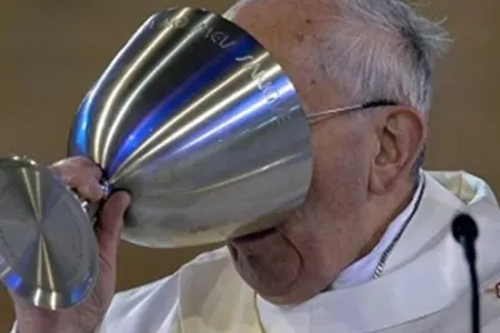 “Şərab Tanrının hədiyyəsidir, əsl sevinc mənbəyidir” - – Papa