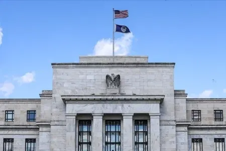 FED böhran proqramını dayandırır