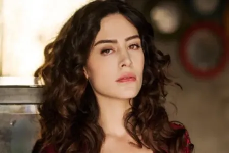 Məşhur aktrisa adını dəyişir