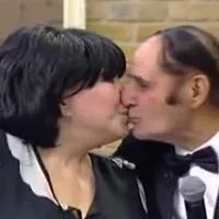 "Fotonu böyüdüb baxdım, həqiqətən də dodaq-dodağa..." - Flora