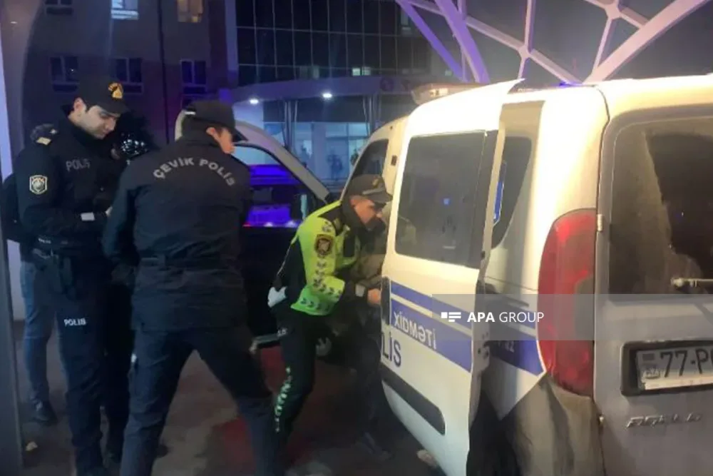 Bakıda polislər intihara cəhd edən şəxsi xilas edib - FOTO