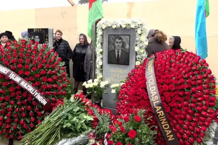 XİN rəhbərliyi Orxan Əsgərovun məzarını ziyarət etdi
