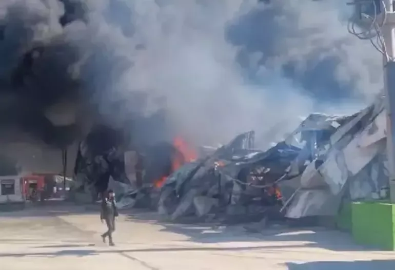 Türkiyədə zavod yanır - FOTO