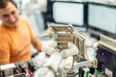 Kosmonavtları ROBOT əməliyyat edəcək