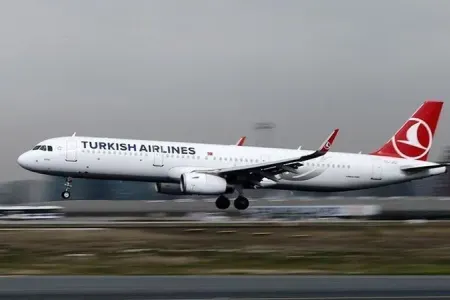 Türkiyədə sərnişin təyyarəsini ildırım vurdu