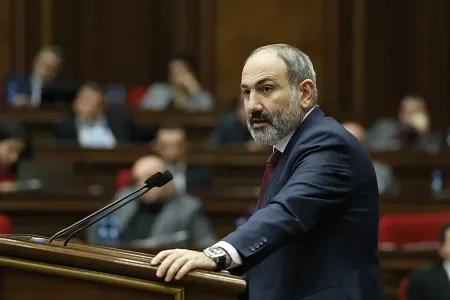 Nikol Paşinyan gənclərin ordudan yayındığını etiraf edib