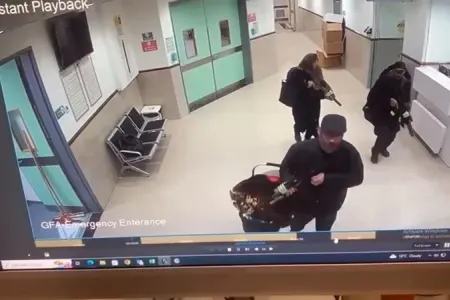 İsrail əsgərləri "Fələstinli" geyimində xəstəxanaya - BASQIN ETDİ