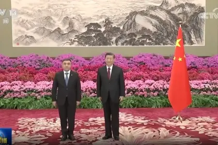 Azərbaycan səfiri etimadnaməsini Çin liderinə təqdim edib