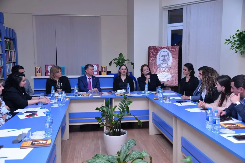 Respublika Uşaq Kitabxanasında görüş - FOTO