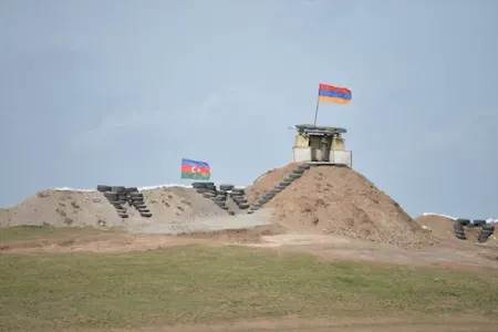 Fransalı general Azərbaycanla sərhəddə - Foto