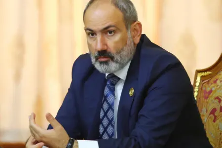 Paşinyan TŞ-nin iclasını keçirdi