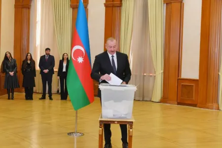 Prezident və ailəsi Xankəndidə səs veriblər