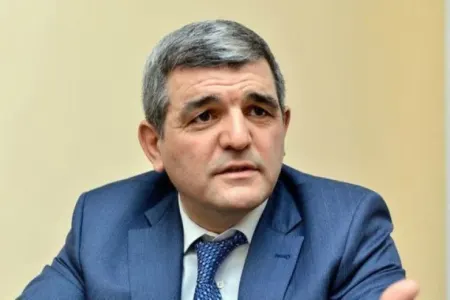 Prezidentliyə namizəd Fazil Mustafa səs verib