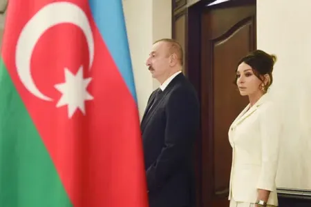 Prezidentlə ailəsinin səsvermə anı - VİDEO