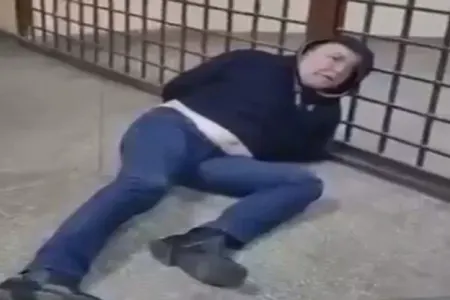 Generalı “BOMJ”la səhv salıb həbsxanaya atdılar - VİDEO