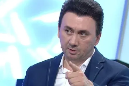 Aqşin Fatehdən onu sevən xanımlara XƏBƏRDARLIQ: - “Özlərini yığışdırsınlar”