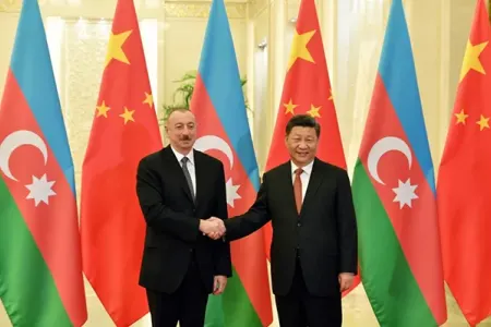 İlham Əliyev Si Cinpini təbrik etdi