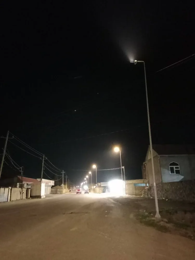 Mehdiabadda işıq dirəyi tərsinə quraşdırıldı - FOTO