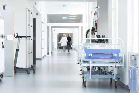 Daha bir ölkənin müdafiə naziri xəstəxanaya yerləşdirildi