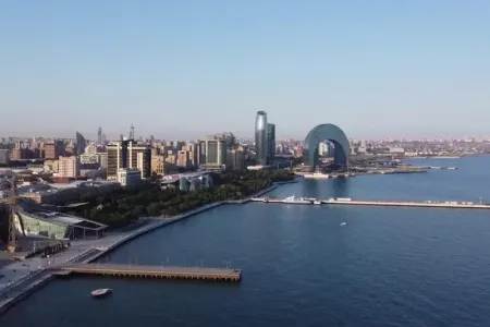 Bakıda ana 4 yaşlı uşağını gecə küçəyə atıb - FOTO