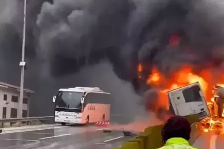 Yük maşını alov topuna çevrildi!