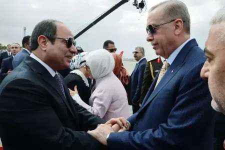 Dünyanın gözü Qahirə sammitində