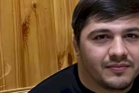 Qapı gözlüyündən videonu çəkən qadın gördüyü dəhşəti danışdı - "Həmin an 102-ə zəng etdim, sonra..."