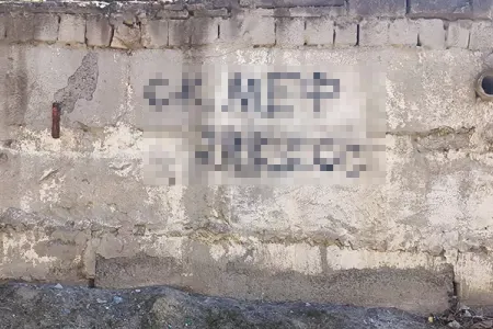 Bakıda divarlara narkotiki təbliğ edən şüarlar yazan şəxslər - SAXLANILDI