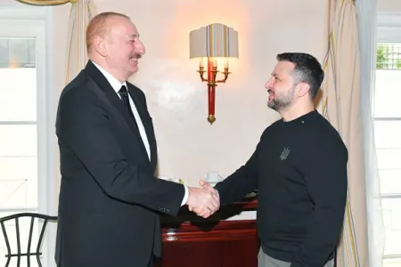 İlham Əliyev Zelenski ilə görüşdü