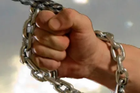 Arvadını zəncirləyərək sürüdü...