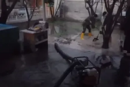 Naxçıvanda intensiv yağış yağdı, evləri su basdı