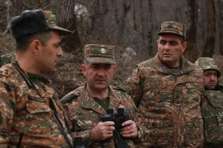 Erməni generallar sərhəddə: İrəvan yeni hücuma hazırlaşır?