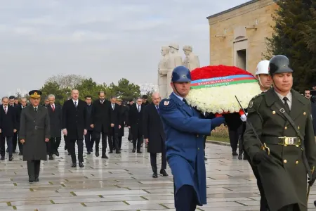İlham Əliyev Ankarada Anıtqəbiri ziyarət edib - FOTOLAR
