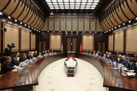 Azərbaycan və Türkiyə prezidentlərinin geniş tərkibdə görüşü olub