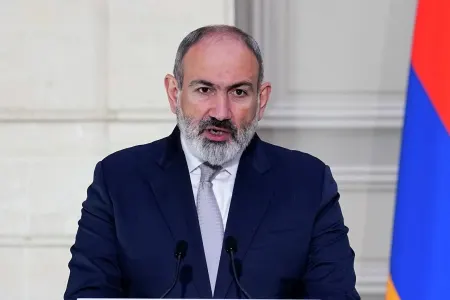 Paşinyan Fransaya getdi