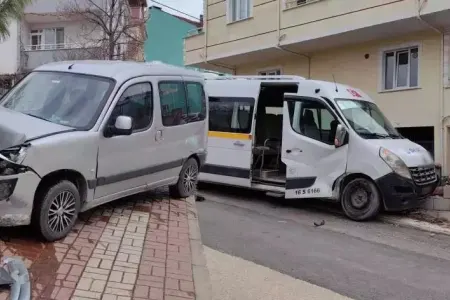 Məktəb avtobusu qəzaya uğradı : 7 yaralı