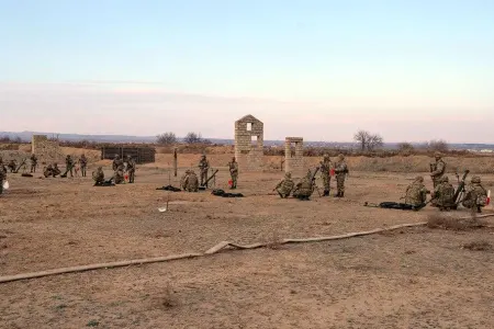 Hərbi vəzifəlilər təlim keçir - VİDEO - FOTO