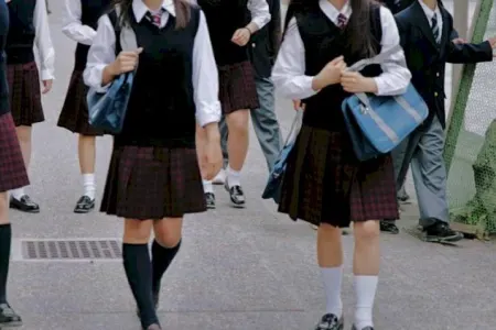 Qardaşının məktəbli sevgilisini döydüyü deyilən bacı danışdı
