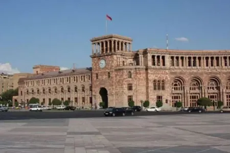 Fransanın müdafiə naziri Ermənistana - GƏLİR