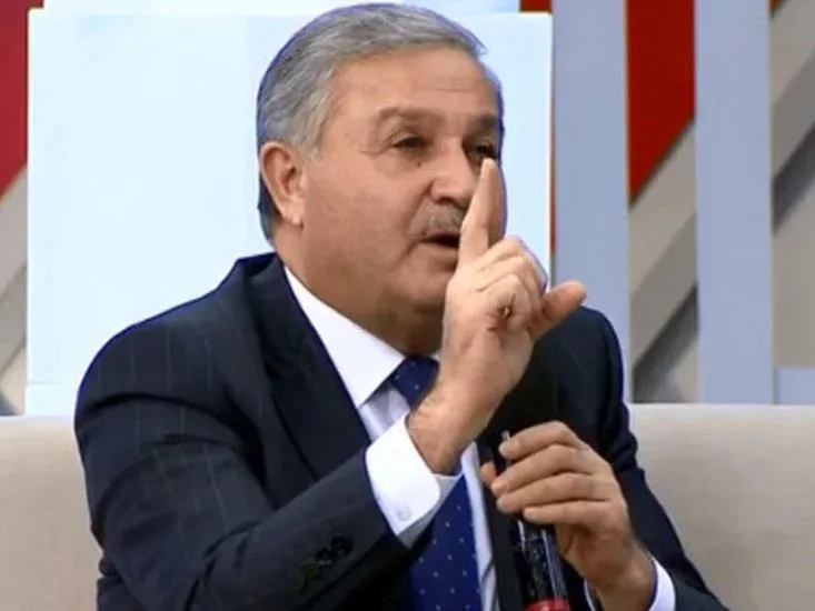 Azərbaycanlı müğənnini toyda “tok” vurdu - FOTO