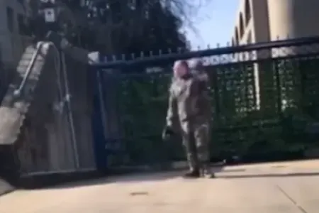 ABŞ əsgəri Qəzzadakı səfirliyin qarşısında özünü yandırdı - ANBAAN VİDEO