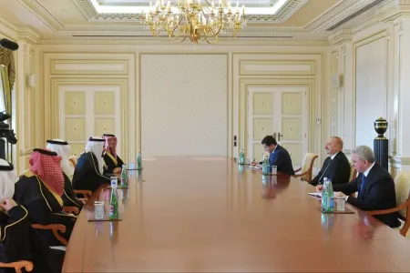 İlham Əliyev səudiyyəli naziri qəbul etdi