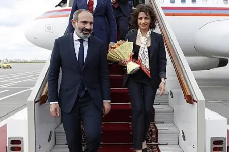 Ermənistanın Baş naziri Yunanıstana getdi