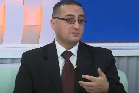 Tanınmış həkim arvadını döyüb? - Özü açıqladı