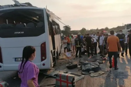 Avtobus körpüdən aşdı: 31 nəfər öldü