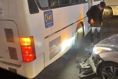 Bakıda avtobus maşınla - TOQQUŞDU