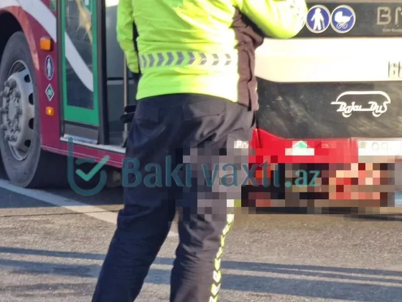 “Koroğlu”da piyada avtobusun altında qalaraq öldü - FOTO