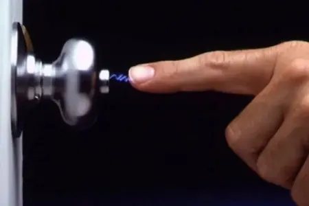 Kiməsə toxunanda sizi də “tok” vurur? - – Qarşısını almaq üçün…