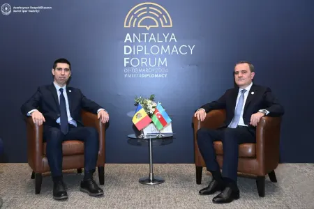 XİN başçıları regional məsələləri müzakirə edib